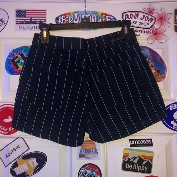 HIGH RISE, STRIPED JEAN SHORTS!!🔥🔥 - Picture 3 of 5